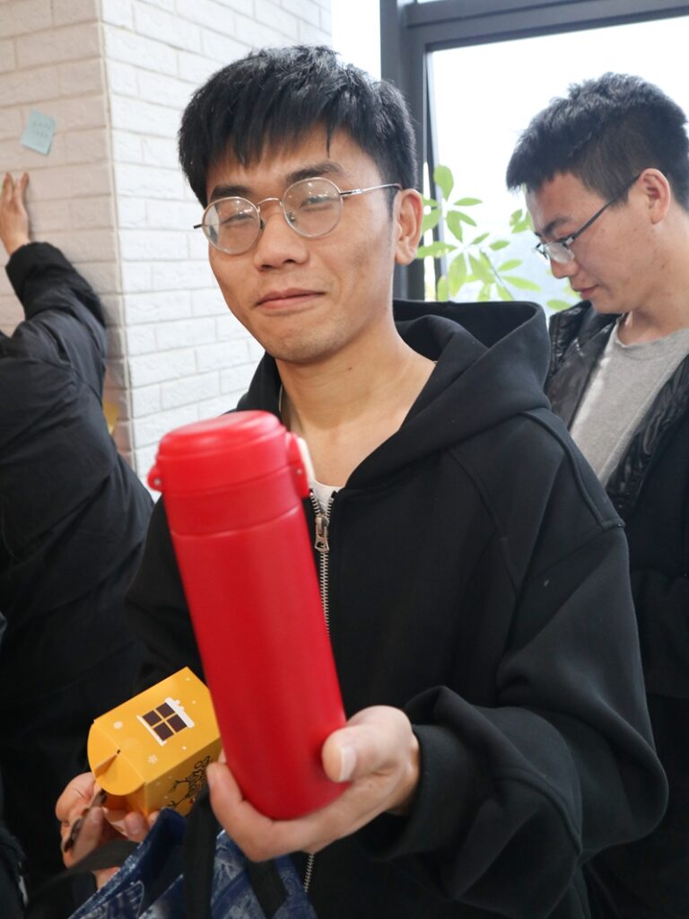 PTI 圣诞奇趣派对:暖意在礼物间流淌(images 5)